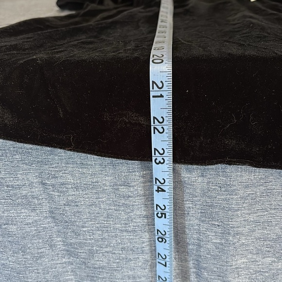 NWT Women’s Topshop Size 8 Black Velvet Ruffle on or off shoulder Velvet Top - Picture 6 of 6